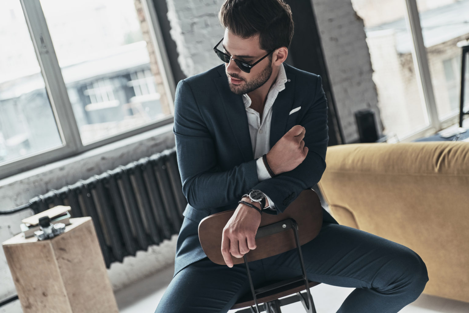 12 Male Model Poses Every Guy Must Know for a Photoshoot